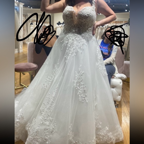 Stunning Ivory Sequin Wedding Dress - Picture 4 of 15